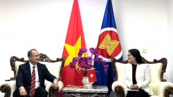 Tổng lãnh sự Việt Nam tại Côn Minh Nghiêm Việt Chung tiếp Chủ tịch Tập đoàn Sunwah Jonathan Choi