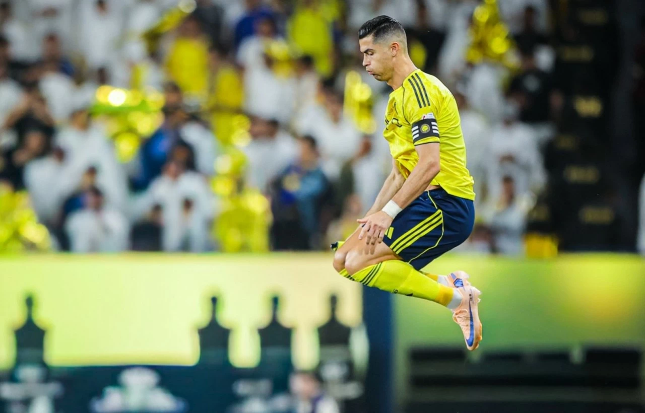 Ronaldo cười chua chát sau khi hụt chức vô địch đầy đáng tiếc