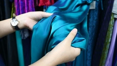 Vẻ đẹp lụa Việt níu chân du khách quốc tế