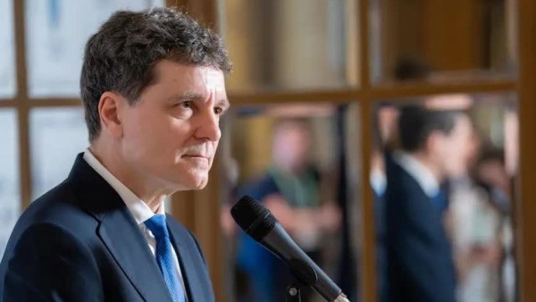 Romania: Một tuần sau khi chính phủ sụp đổ, Tổng thống bắn tiếng về động thái quan trọng