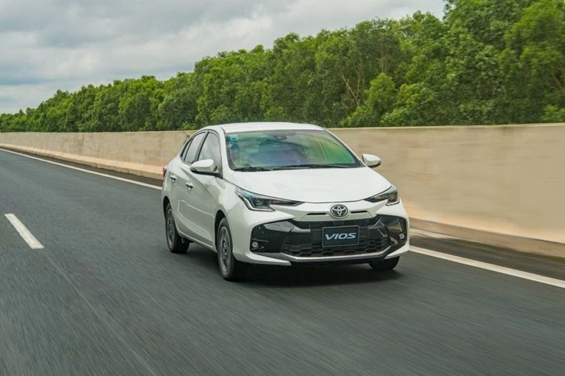 Top 5 xe sedan cỡ B bán chạy nhất tháng 4/2026: Toyota Vios tiếp tục dẫn đầu.