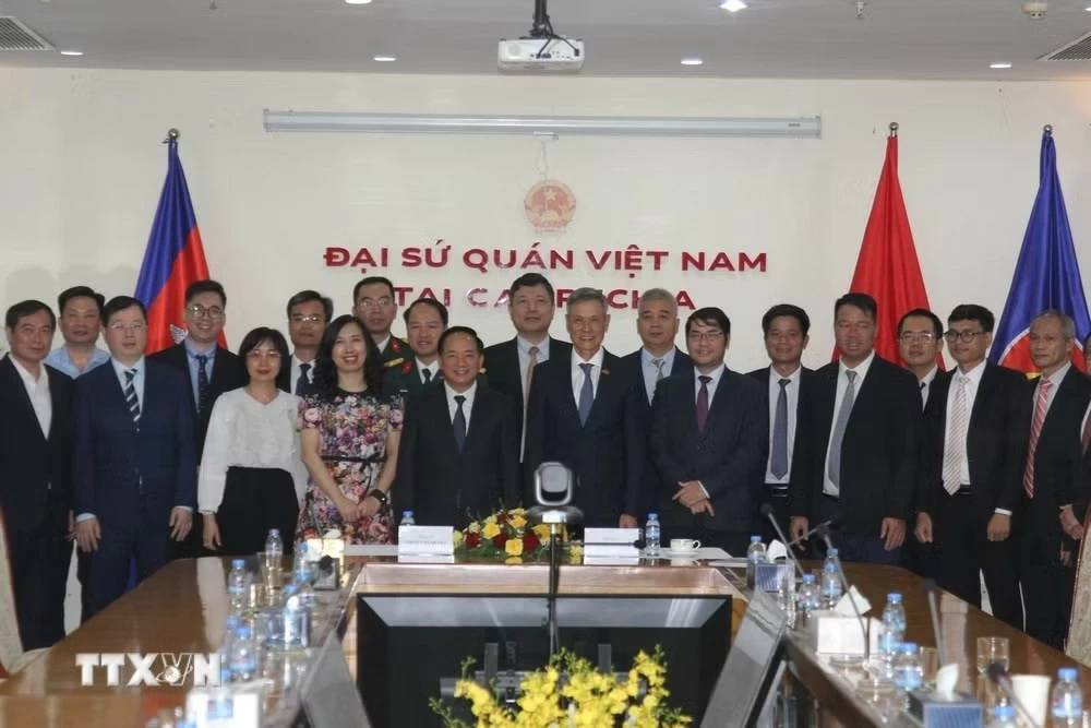 Trưởng Ban Tuyên giáo và Dân vận Trung ương Trịnh Văn Quyết thăm và làm việc tại Campuchia