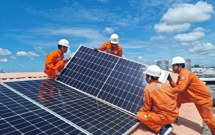 Nhiều dự án điện mặt trời và điện gió của EVN được kết nối kịp thời vào hệ thống lưới điện quốc gia. (Nguồn: EVN)
