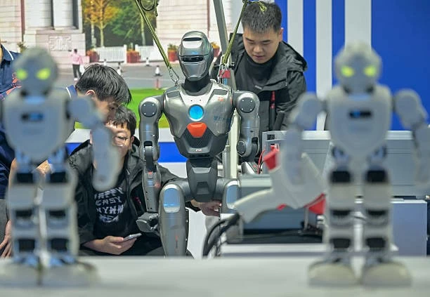Các robot hình người được trưng bày tại Hội nghị Thượng đỉnh Công nghiệp Robot Hình người Hàng Châu. (Nguồn: Getty Images)