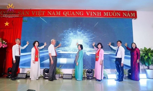 Triển lãm 'Sen trong đá' tôn vinh khí phách và vẻ đẹp người phụ nữ Việt Nam
