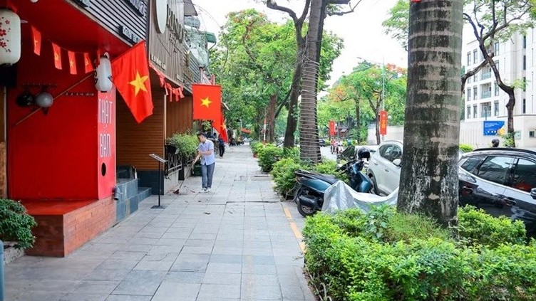 Ngắm vỉa hè Hà Nội sạch đẹp, ngăn nắp
