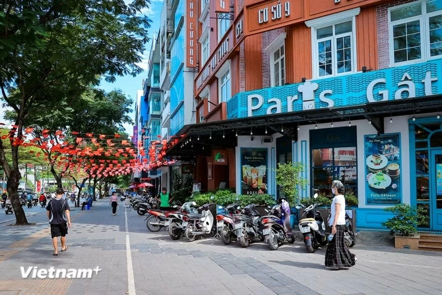 Ngắm vỉa hè Hà Nội sạch đẹp, ngăn nắp