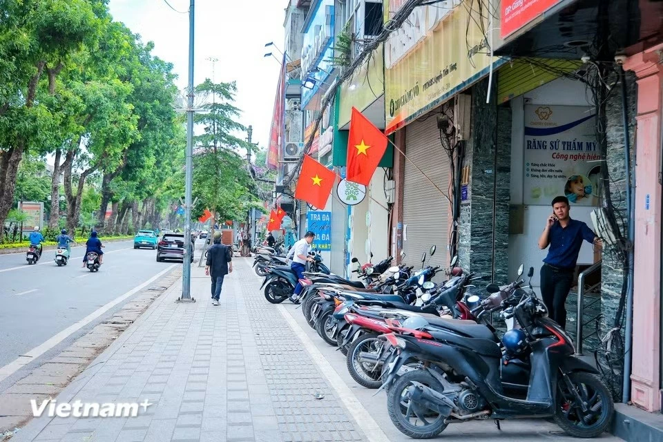 Ngắm vỉa hè Hà Nội sạch đẹp, ngăn nắp