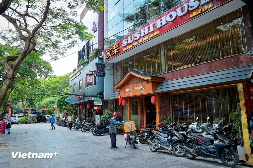 Ngắm vỉa hè Hà Nội sạch đẹp, ngăn nắp