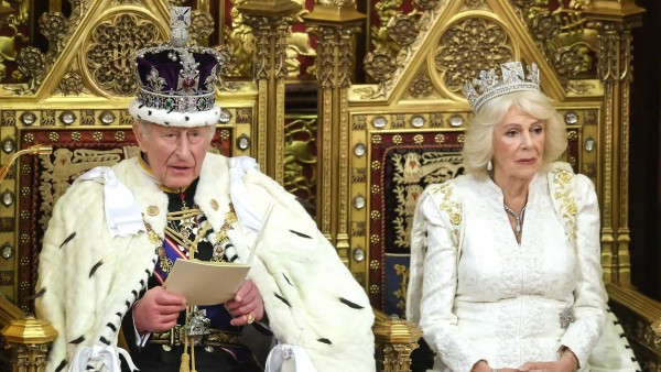 Vua Charles III đọc chương trình nghị sự giữa ‘bão’ chính trị bủa vây Thủ tướng Starmer