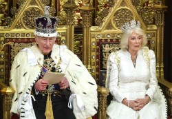 Vua Charles III đọc chương trình nghị sự giữa ‘bão’ chính trị bủa vây Thủ tướng Starmer