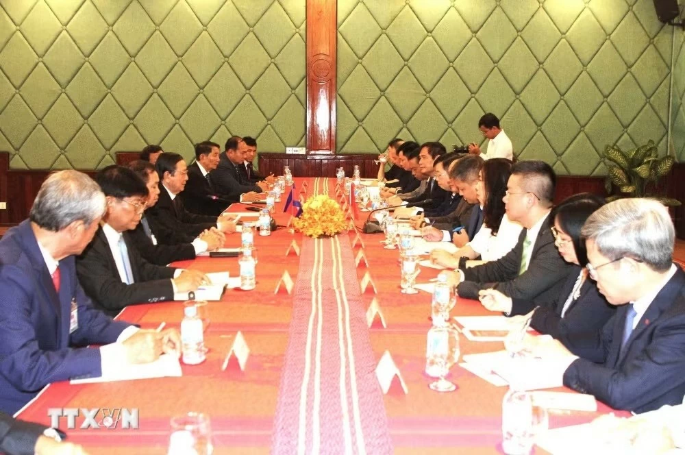 Trưởng Ban Tuyên giáo và Dân vận Trung ương Trịnh Văn Quyết thăm làm việc tại Siem Reap, Campuchia