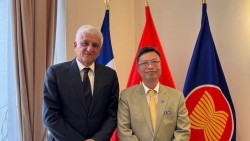 Đại sứ Việt Nam tại Pháp làm việc với Chủ tịch Vùng Normandie, Pháp