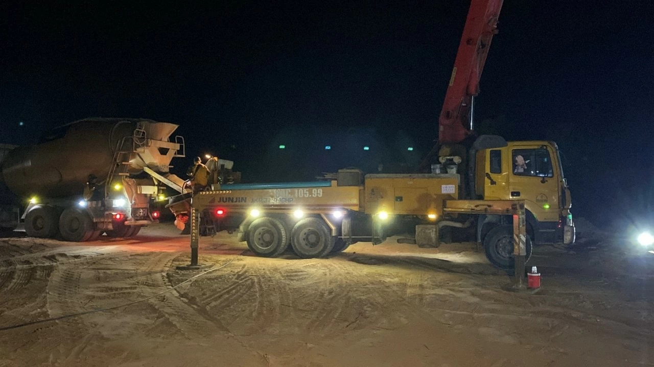 Nỗ lực thi công ngày đêm trên các công trường điện lực tại Phú Quốc. (Nguồn: VGP)