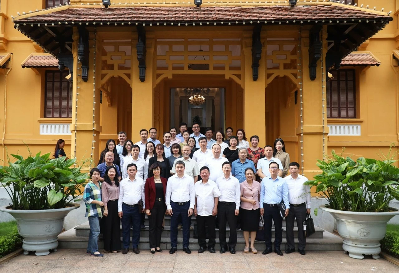Các đại biểu chụp ảnh chung. (Ảnh: Thành Long)