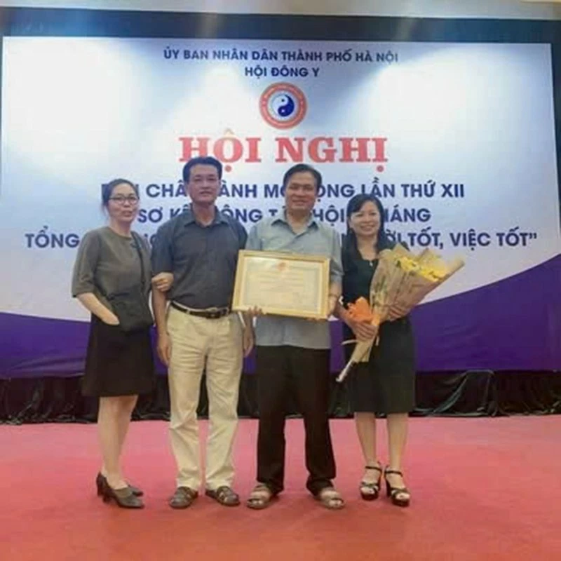 Chân dung Lương y - Tiến sĩ danh dự Nguyễn Bá Nho luôn đam mê nghiên cứu, ứng dụng y học cổ truyền vào đời sống.