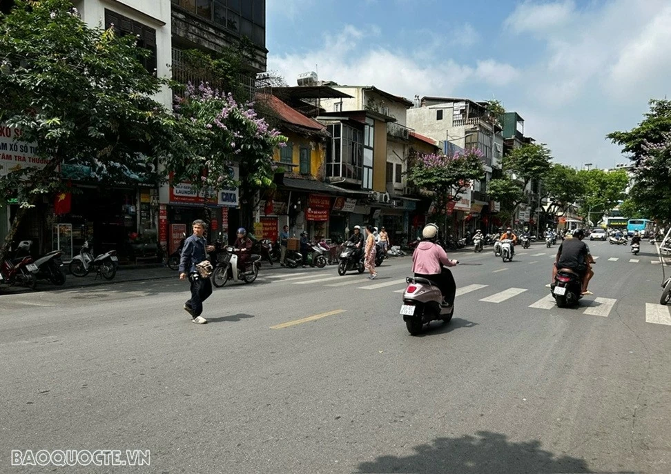 Dự báo thời tiết hôm nay (16/5): Thanh Hóa đến Huế nắng nóng gay gắt; Nam Bộ có mưa vừa và rải rác có dông
