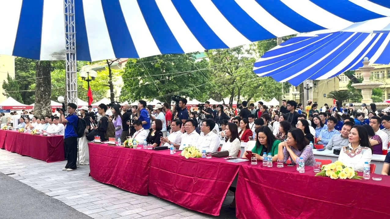 Sự kiện thu hút sự tham gia của đông đảo sinh viên, cơ quan, doanh nghiệp tuyển dụng. (Ảnh: Linh Thảo Liên)