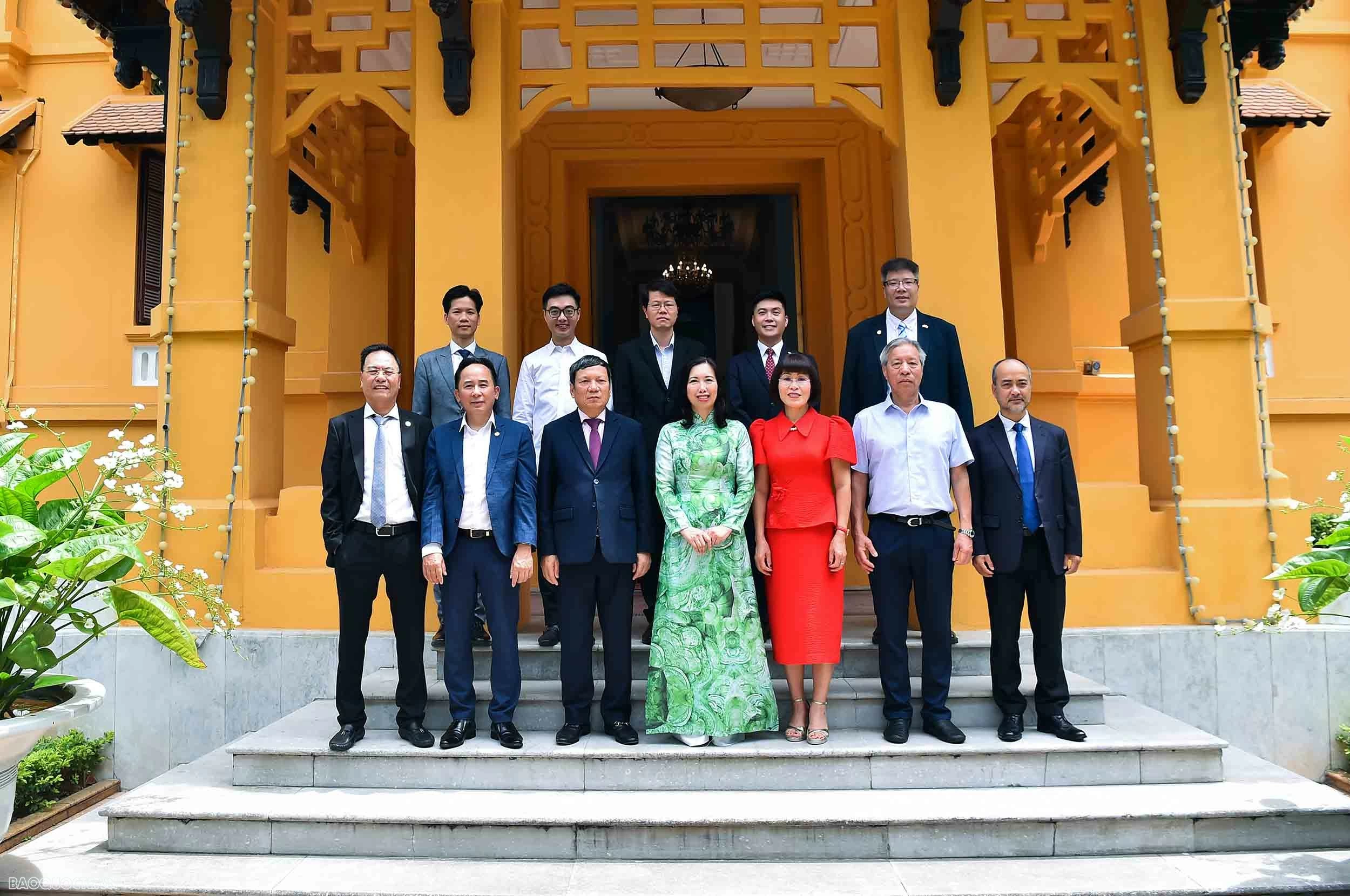 Thứ trưởng Ngoại giao Lê Thị Thu Hằng: Phát huy vai trò kiều bào trong khối đại đoàn kết dân tộc Thứ trưởng Ngoại giao Lê Thị Thu Hằng: Phát huy vai trò kiều bào trong khối đại đoàn kết dân tộc