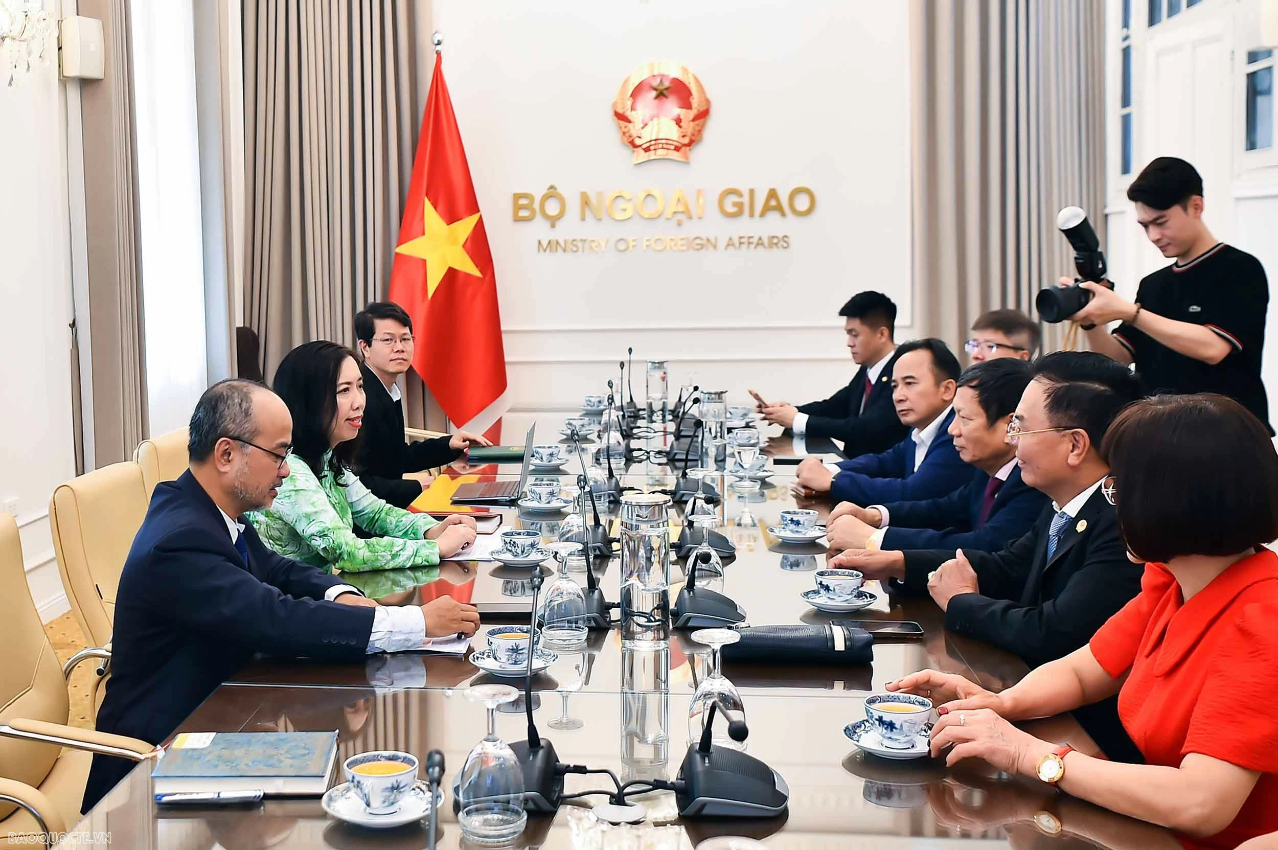 Thứ trưởng Ngoại giao Lê Thị Thu Hằng: Phát huy vai trò kiều bào trong khối đại đoàn kết dân tộc Thứ trưởng Ngoại giao Lê Thị Thu Hằng: Phát huy vai trò kiều bào trong khối đại đoàn kết dân tộc