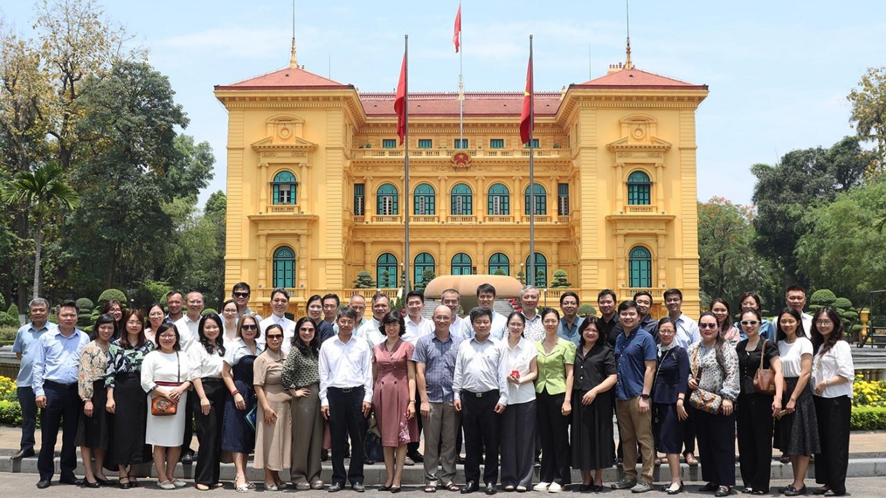 Cán bộ ngoại giao nâng cao tinh thần cống hiến, phụng sự Tổ quốc, phục vụ Nhân dân theo tấm gương Chủ tịch Hồ Chí Minh