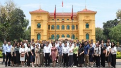 Cán bộ ngoại giao nâng cao tinh thần cống hiến, phụng sự Tổ quốc, phục vụ Nhân dân theo tấm gương Chủ tịch Hồ Chí Minh
