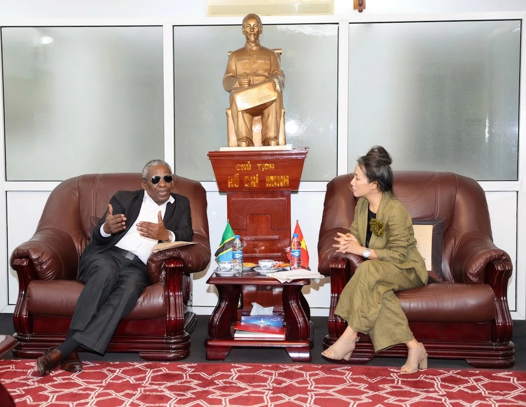 Đại sứ Việt Nam tại Tanzania tiếp Tỉnh trưởng tỉnh Rukwa