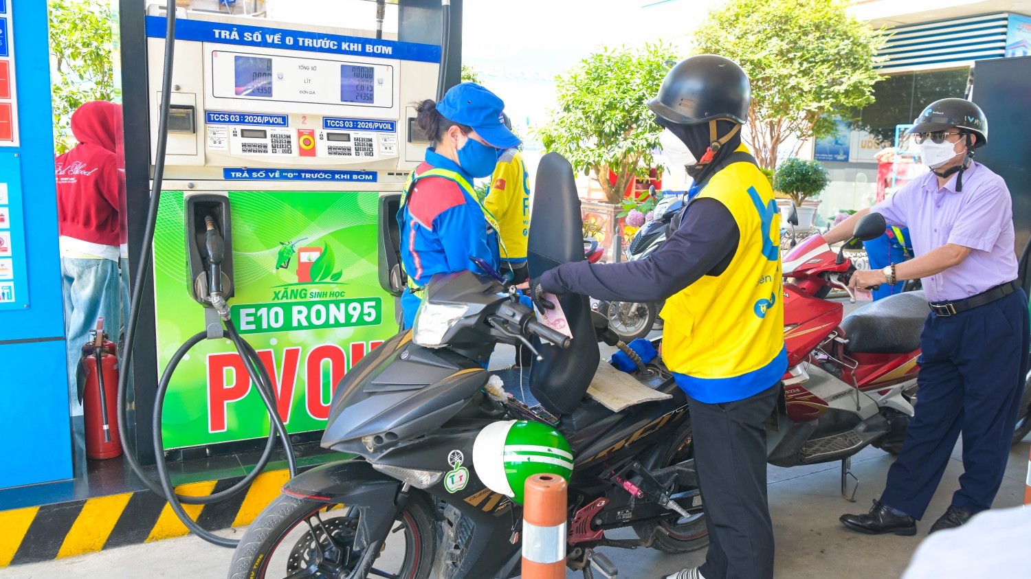 Kiên trì mục tiêu chuyển đổi xăng sinh học E10