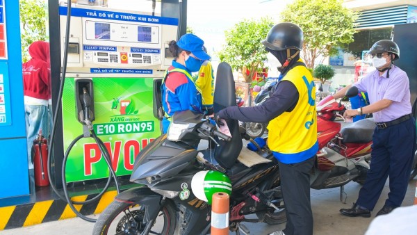 Kiên trì mục tiêu chuyển đổi xăng sinh học E10