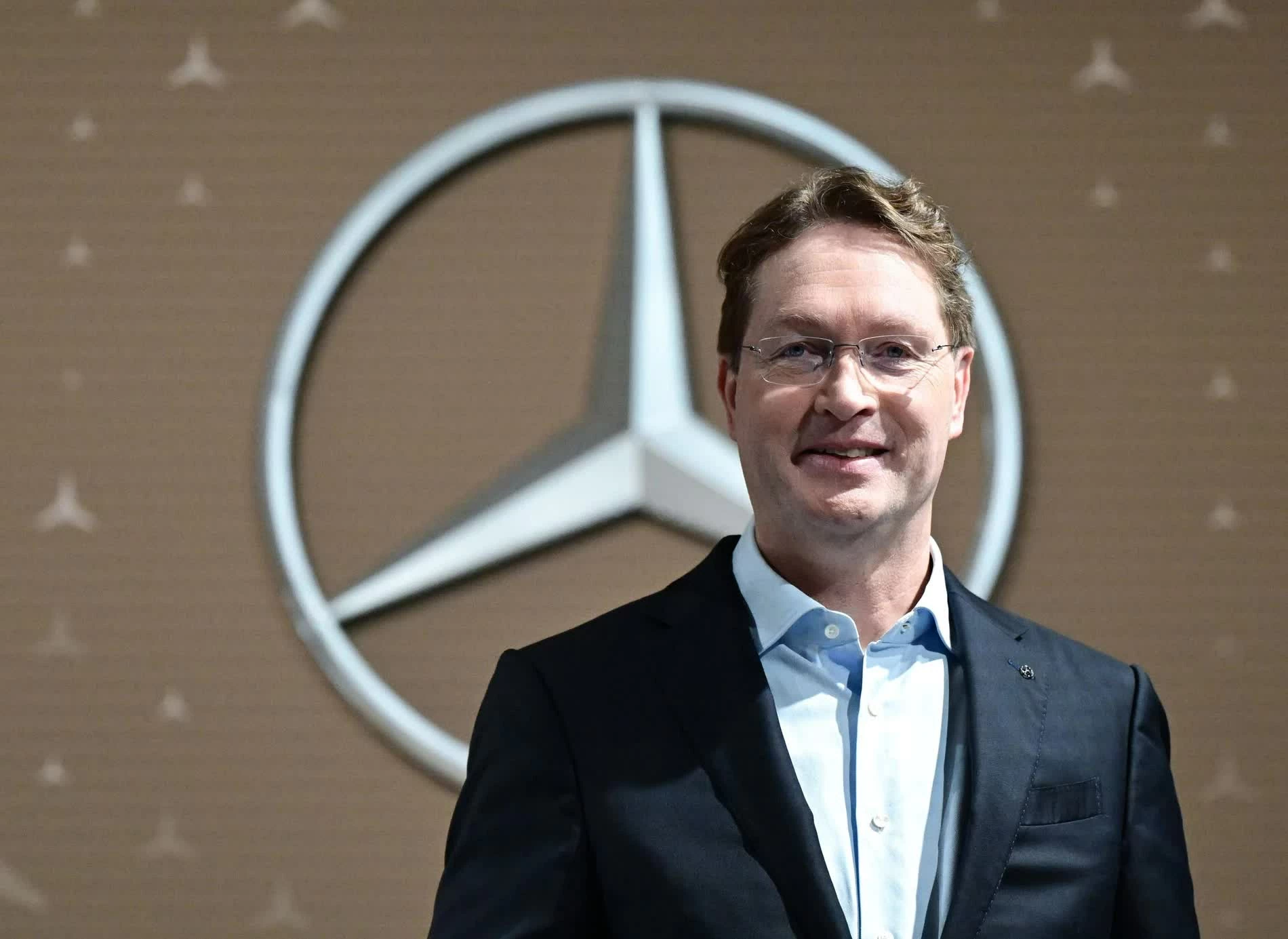 CEO Mercedes-Benz Ola Kallenius cho biết, hãng sẵn sàng tham gia lĩnh vực quốc phòng nếu phù hợp với lợi ích kinh doanh. (Nguồn: FAZ)