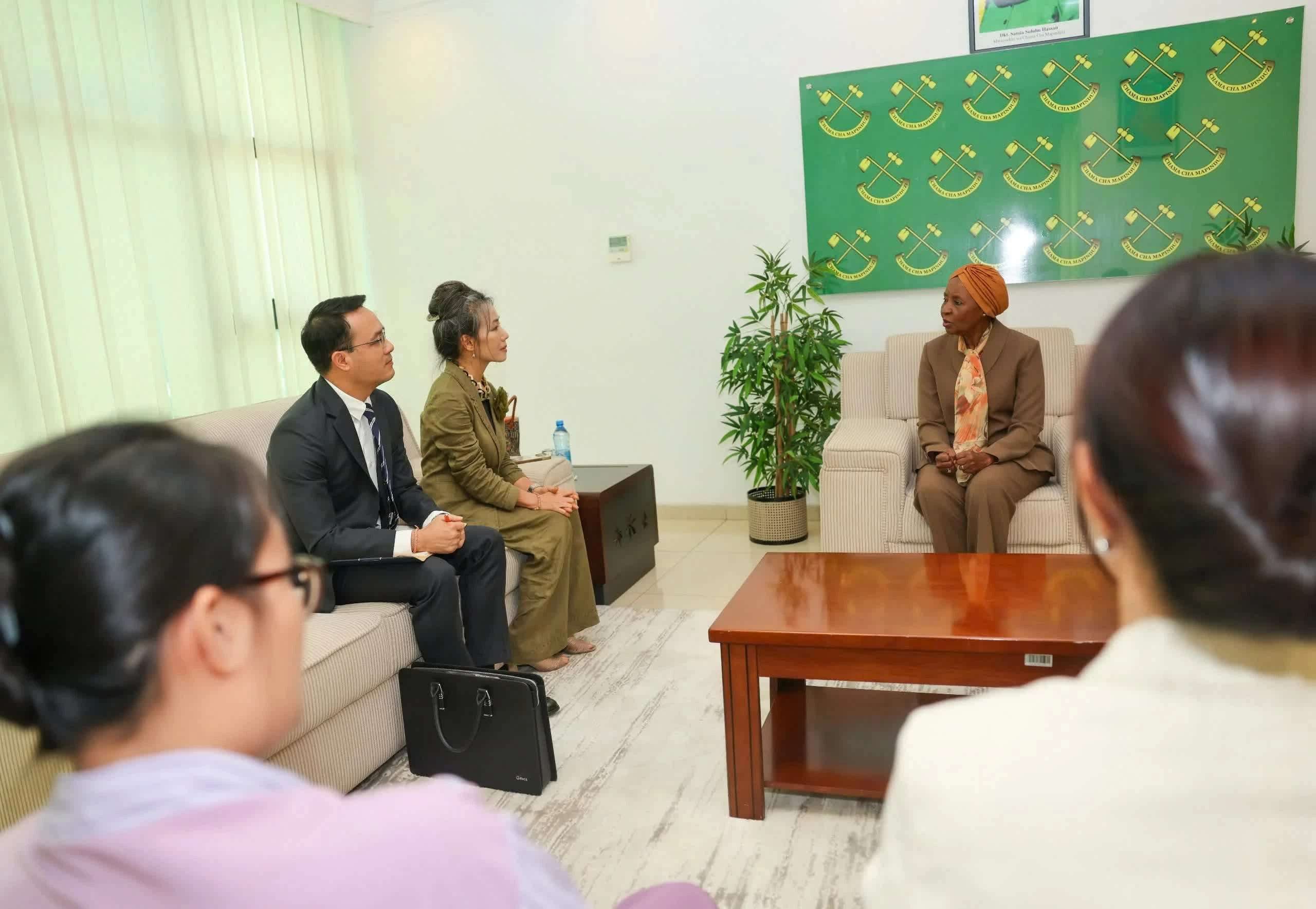 Việt Nam-Tanzania thúc đẩy hợp tác Đảng, mở rộng kết nối toàn diện