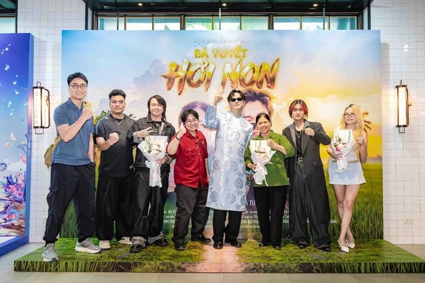 Tác giả hit triệu view ‘Bắc Bling’ Tuấn Cry ‘bắt tay’ bà Tuyết viết tiếp câu chuyện ẩm thực bằng âm nhạc Tác giả hit triệu view ‘Bắc Bling’ Tuấn Cry ‘bắt tay’ bà Tuyết viết tiếp câu chuyện ẩm thực bằng âm nhạc