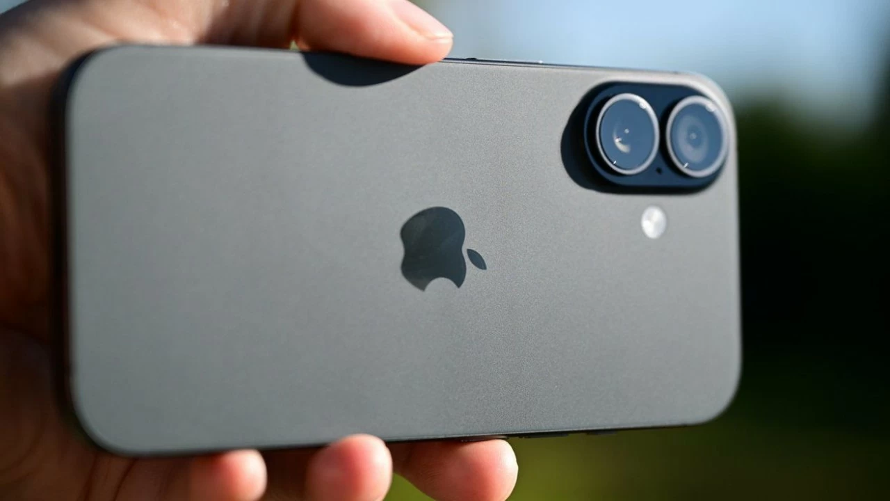 Phiên bản iPhone 17 tiêu chuẩn mới là mẫu máy bán chạy nhất. Phiên bản iPhone 17 tiêu chuẩn mới là mẫu máy bán chạy nhất.