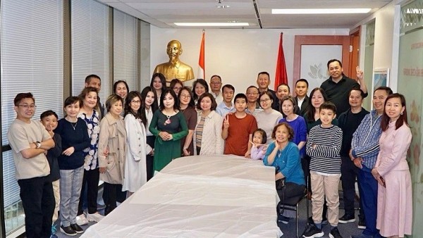 Kỷ niệm 136 năm ngày sinh của Chủ tịch Hồ Chí Minh tại Vancouver, Canada