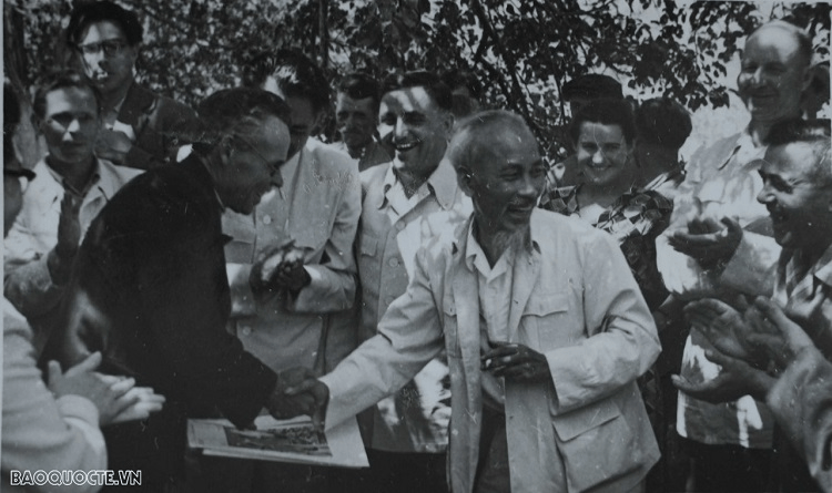 Hình ảnh về chuyến thăm Kazakhstan của Chủ tịch Hồ Chí Minh tháng 7/1959. (Nguồn: Đại sứ quán Việt Nam tại Kazakhstan)