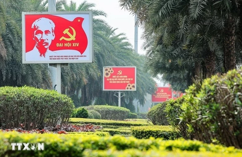 Ánh sáng Hồ Chí Minh soi đường cho chúng ta đi
