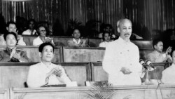Ánh sáng Hồ Chí Minh soi đường cho chúng ta đi