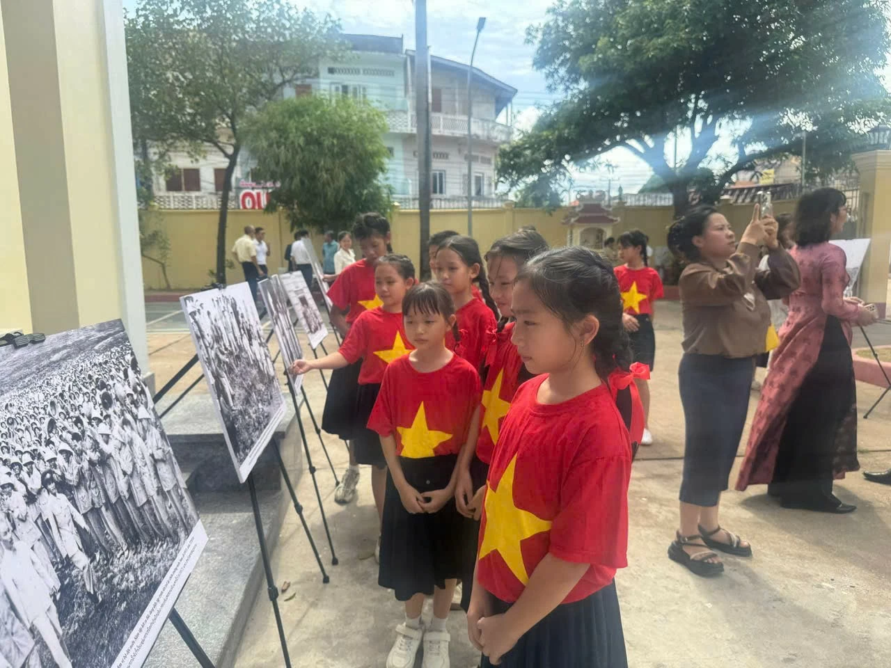Kỷ niệm 136 năm ngày sinh Chủ tịch Hồ Chí Minh tại Pakse (Lào)