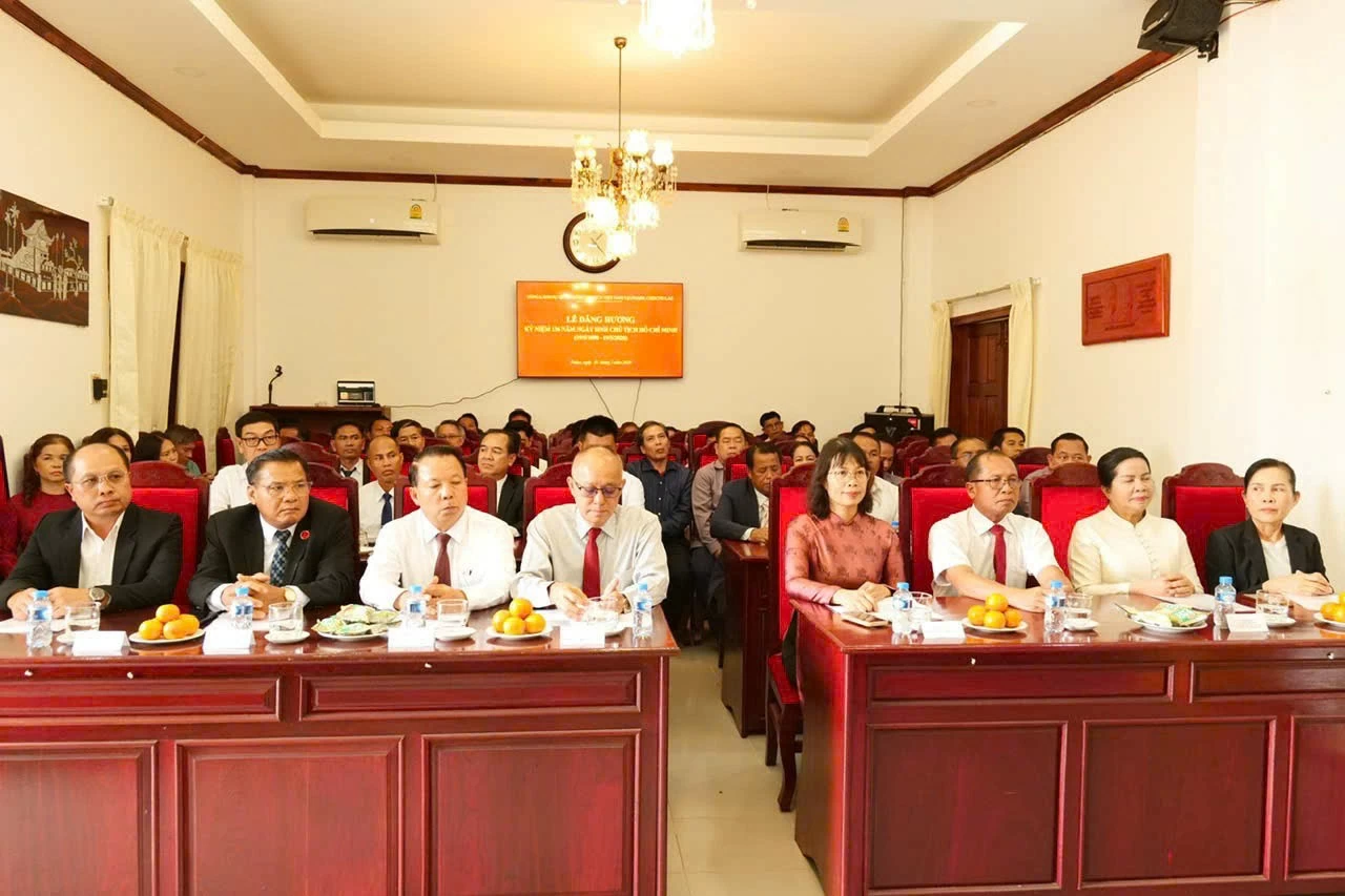 Kỷ niệm 136 năm ngày sinh Chủ tịch Hồ Chí Minh tại Pakse (Lào)