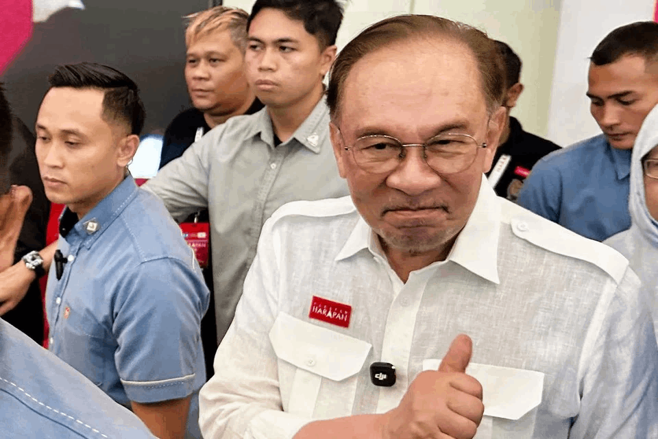 Thủ tướng Malaysia Anwar Ibrahim tuyên bố sẵn sàng tổ chức tổng tuyển cử sớm nếu liên minh cầm quyền tiếp tục xuất hiện rạn nứt. (Nguồn: Berita Harian)
