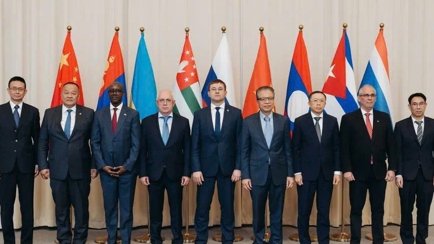Đại sứ Việt Nam tại Nga Đặng Minh Khôi thăm tỉnh Leningrad, thúc đẩy hợp tác địa phương