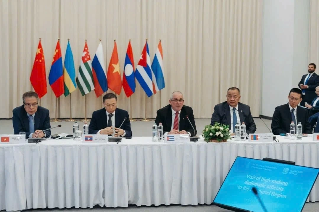 Đại sứ Việt Nam tại Nga Đặng Minh Khôi thăm tỉnh Leningrad, thúc đẩy hợp tác địa phương