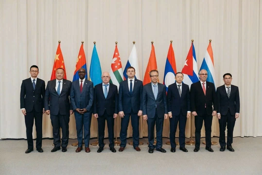 Đại sứ Việt Nam tại Nga Đặng Minh Khôi thăm tỉnh Leningrad, thúc đẩy hợp tác địa phương