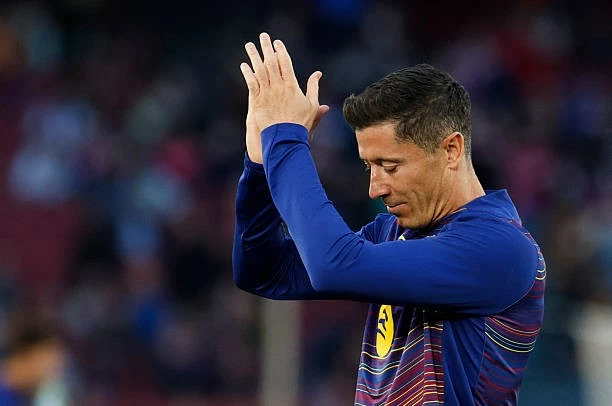 Khoảnh khắc Lewandowski rơi lệ, khép lại hành trình tại Camp Nou