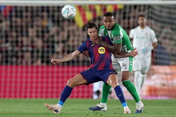 Khoảnh khắc Lewandowski rơi lệ, khép lại hành trình tại Camp Nou