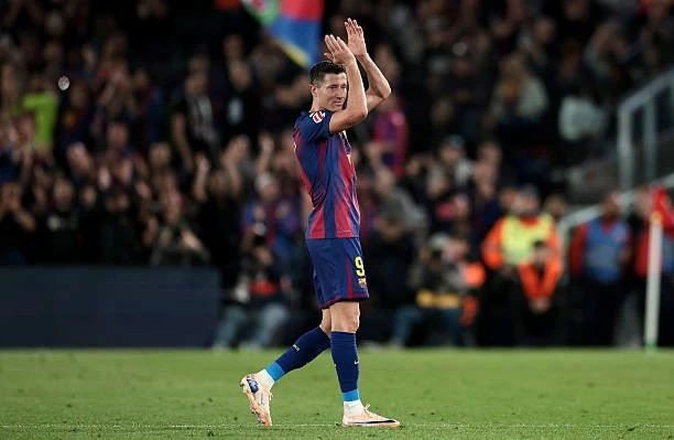 Khoảnh khắc Lewandowski rơi lệ, khép lại hành trình tại Camp Nou