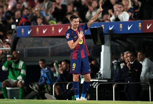 Khoảnh khắc Lewandowski rơi lệ, khép lại hành trình tại Camp Nou Khoảnh khắc Lewandowski rơi lệ, khép lại hành trình tại Camp Nou