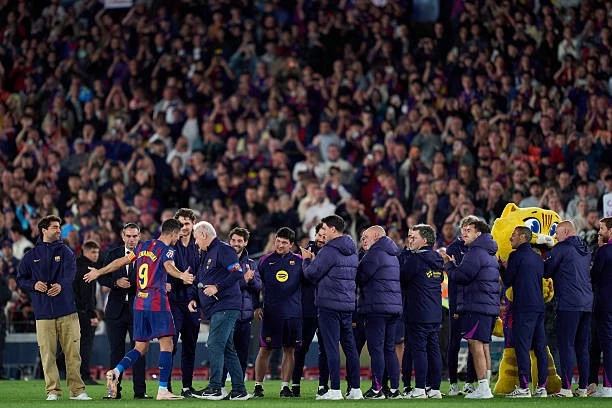 Khoảnh khắc Lewandowski rơi lệ, khép lại hành trình tại Camp Nou