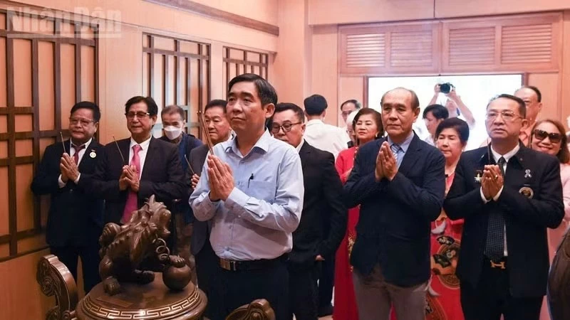 Trang trọng kỷ niệm 136 năm Ngày sinh Chủ tịch Hồ Chí Minh tại thủ đô Bangkok, Thái Lan