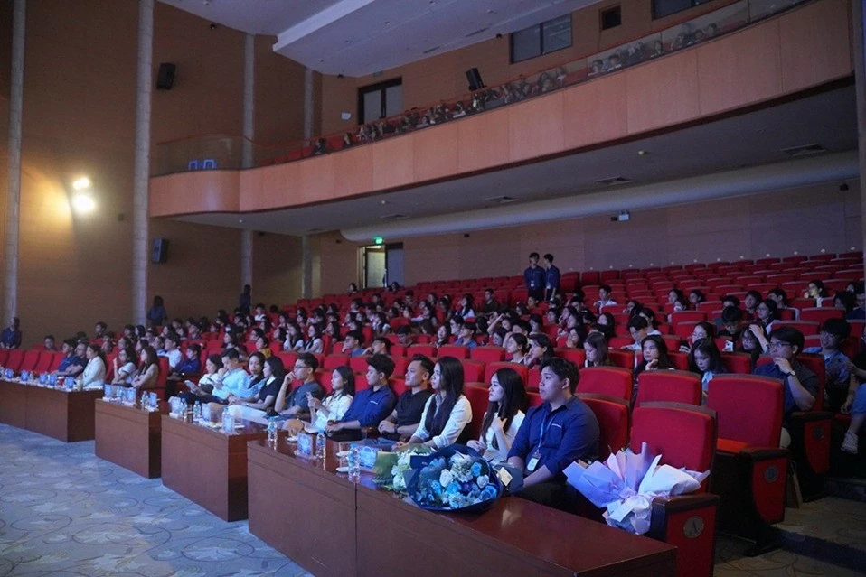 Đêm chung kết INTERCHAIN 2026: Khi những nỗ lực hóa thành vinh quang